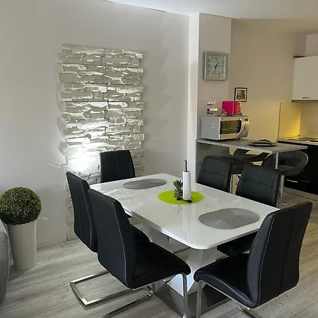 La Mer Luxury Apartment, Apartment